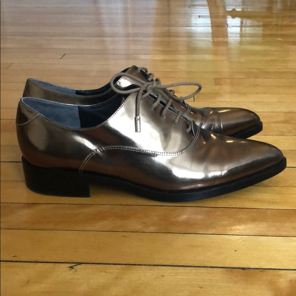 Never-worn shiny copper women’s dress shoes - Picture 3 of 5